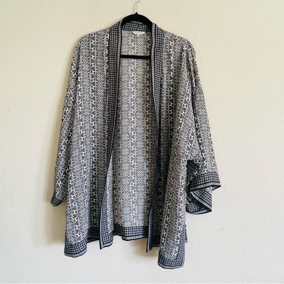 Max Studio Tops - Max Studio Patterned Black and White Women’s kimono cardigan lagen casual look